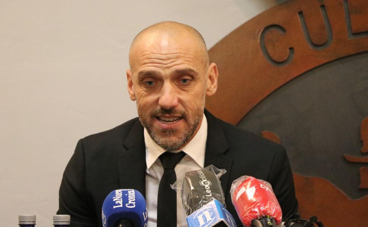 David Cabello, durante su presentación