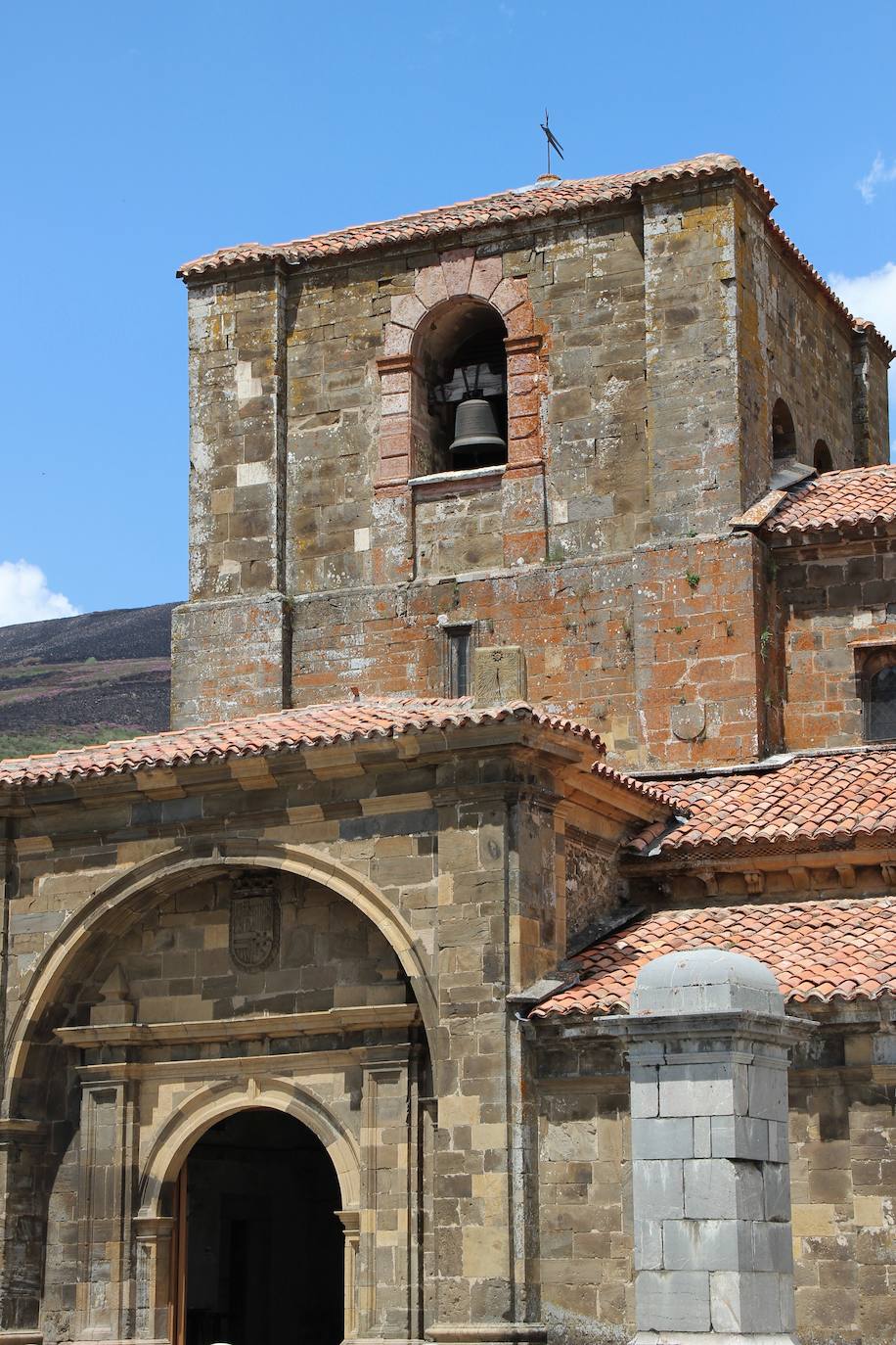 El Consorcio Provincial de Turismo y Leonoticias realizan un recorrido por estas tierras Reserva de la Biosfera para mostrar lugares de ensueño donde la naturaleza construye unos parajes espectaculares, cargados de tradición, gastronomía y cultura