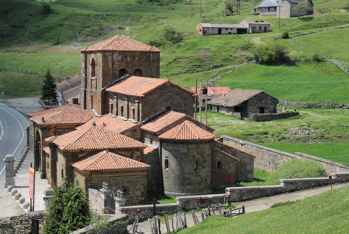 El Consorcio Provincial de Turismo y Leonoticias realizan un recorrido por estas tierras Reserva de la Biosfera para mostrar lugares de ensueño donde la naturaleza construye unos parajes espectaculares, cargados de tradición, gastronomía y cultura