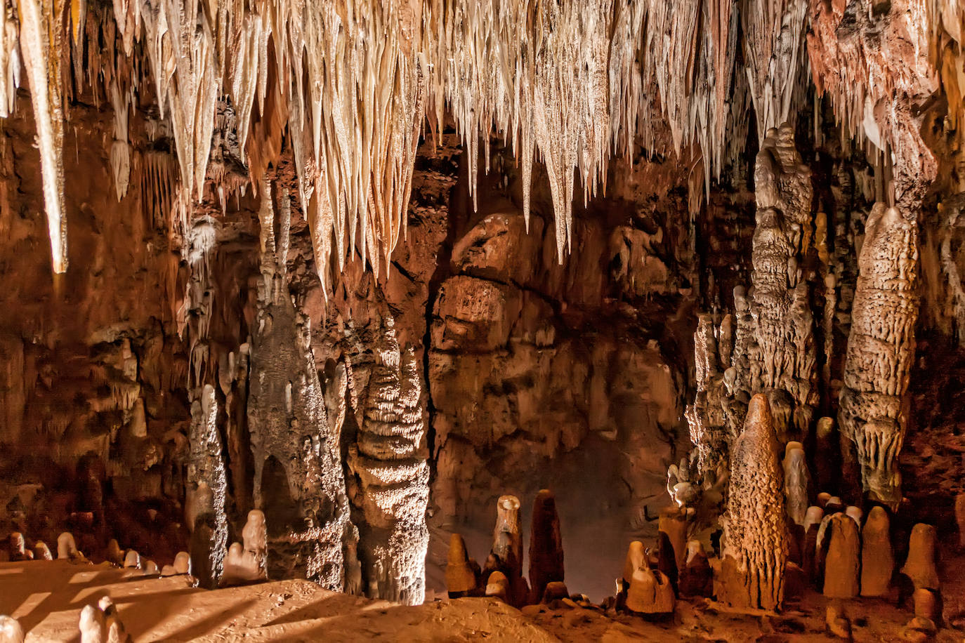 El Consorcio Provincial de Turismo y Leonoticias realizan un recorrido por estas tierras Reserva de la Biosfera para mostrar lugares de ensueño donde la naturaleza construye unos parajes espectaculares, cargados de tradición, gastronomía y cultura