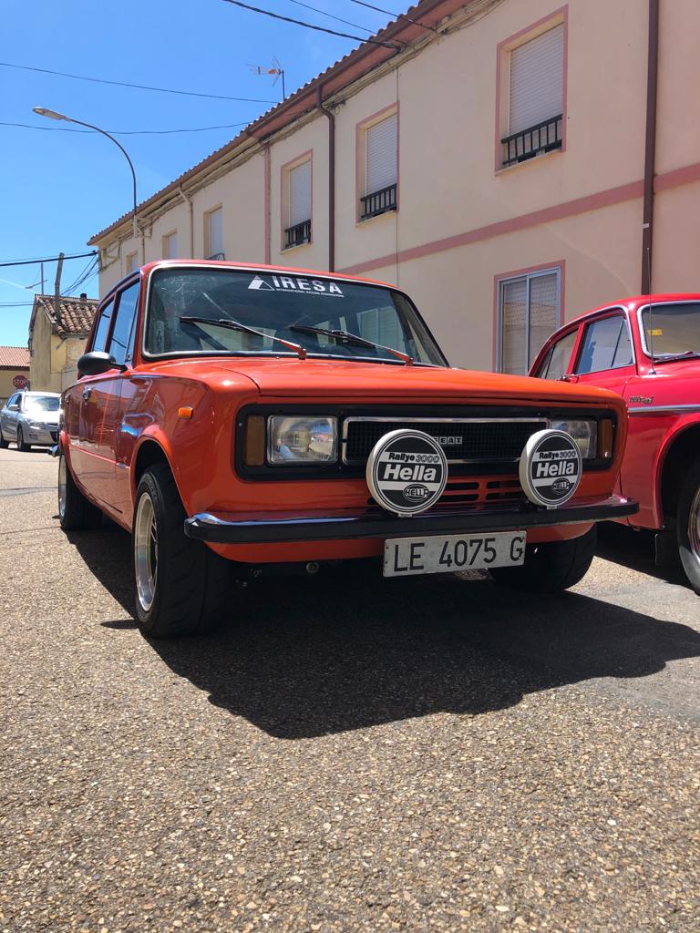 Los coches clásicos reinan en Santa María. 