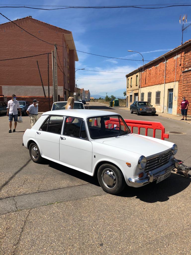 Los coches clásicos reinan en Santa María. 