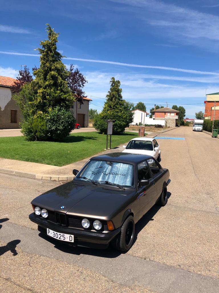 Los coches clásicos reinan en Santa María. 