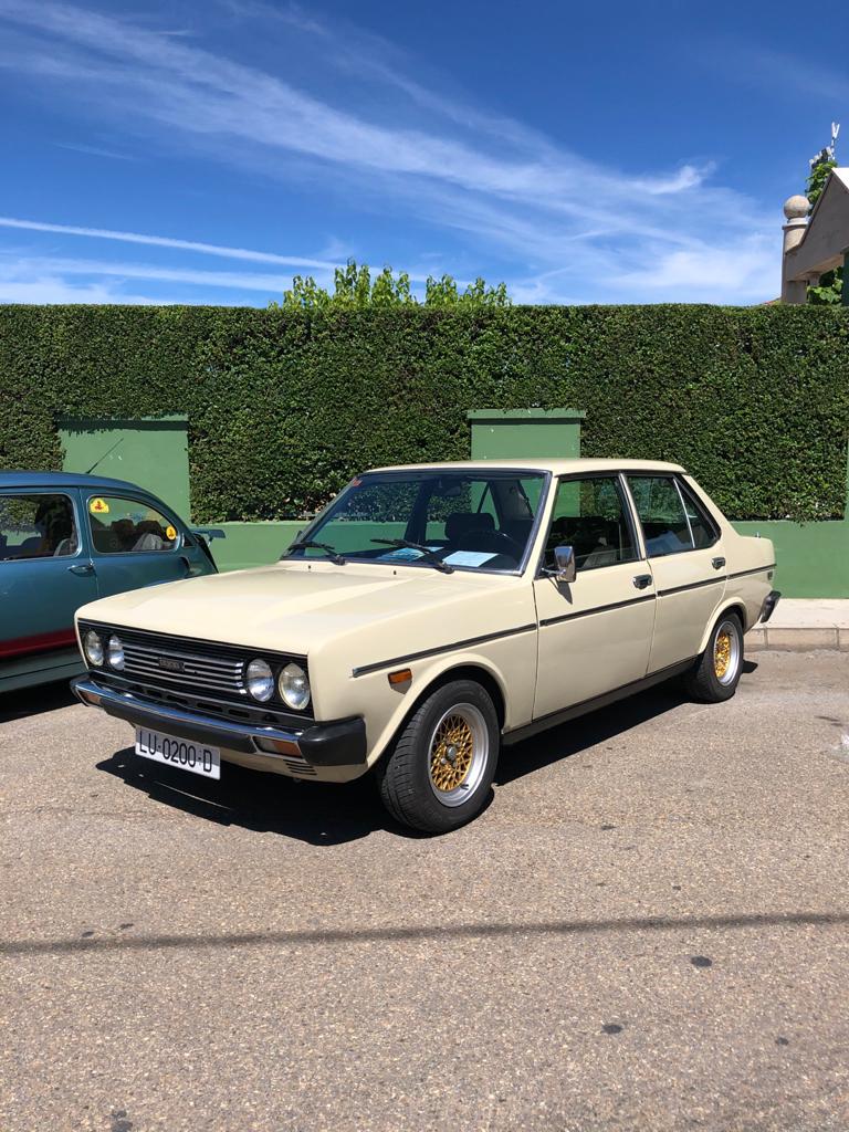 Los coches clásicos reinan en Santa María. 