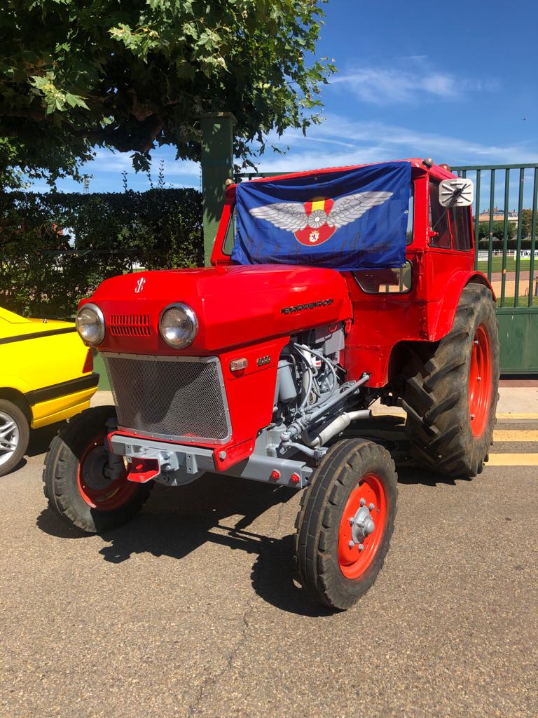 Los coches clásicos reinan en Santa María. 