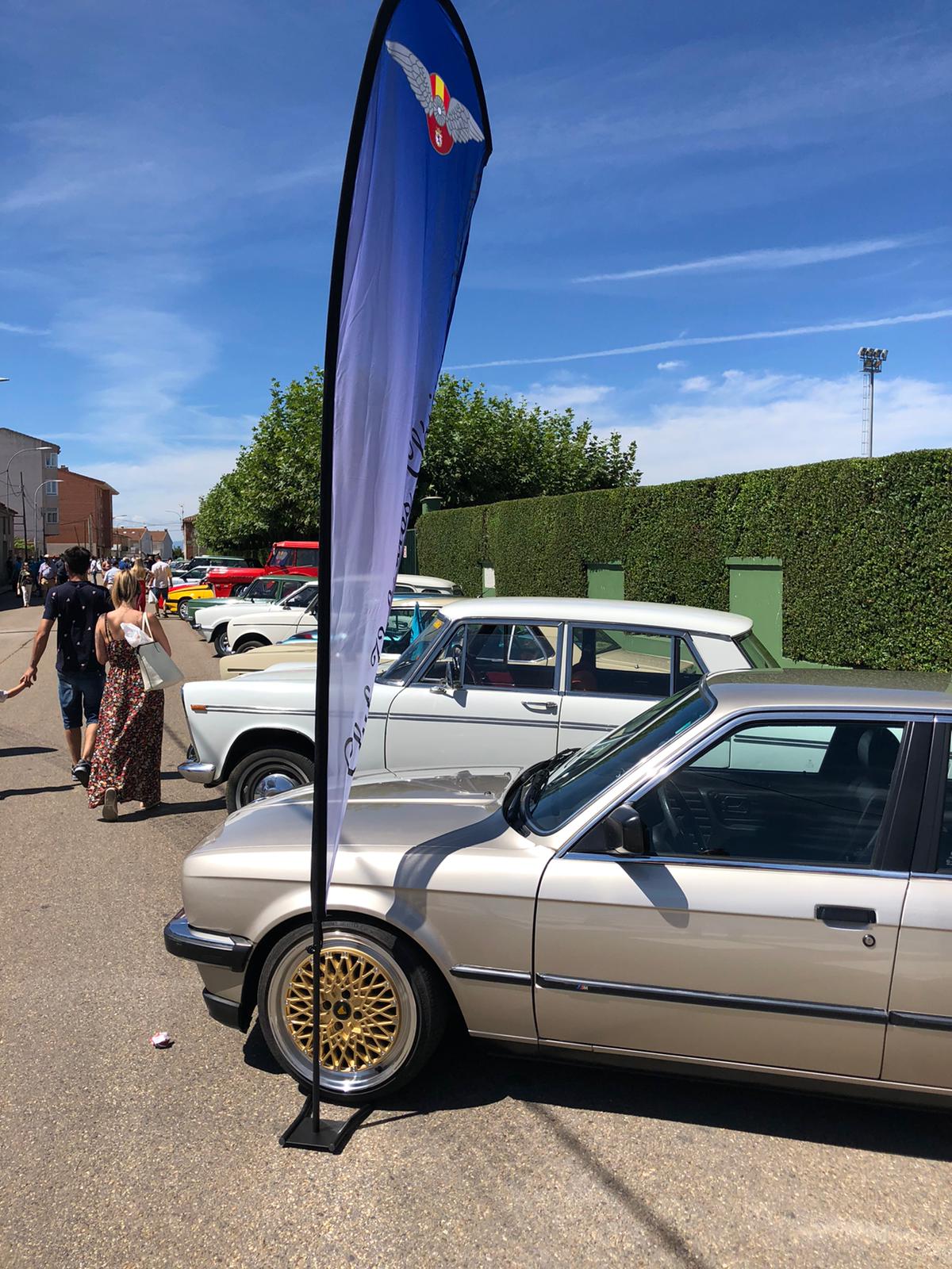 Los coches clásicos reinan en Santa María. 