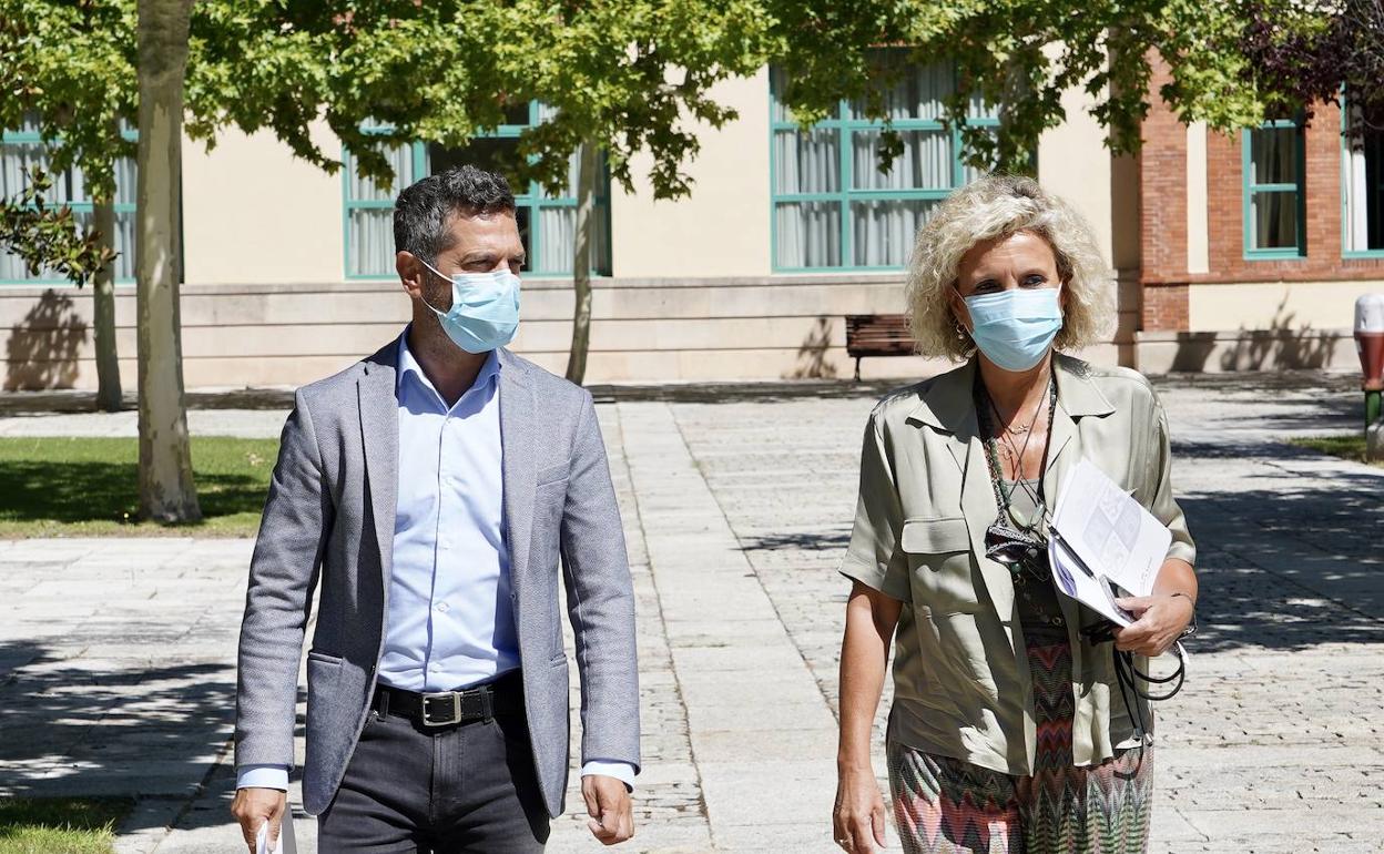 Casado, a su llegada a la rueda de prensa. 