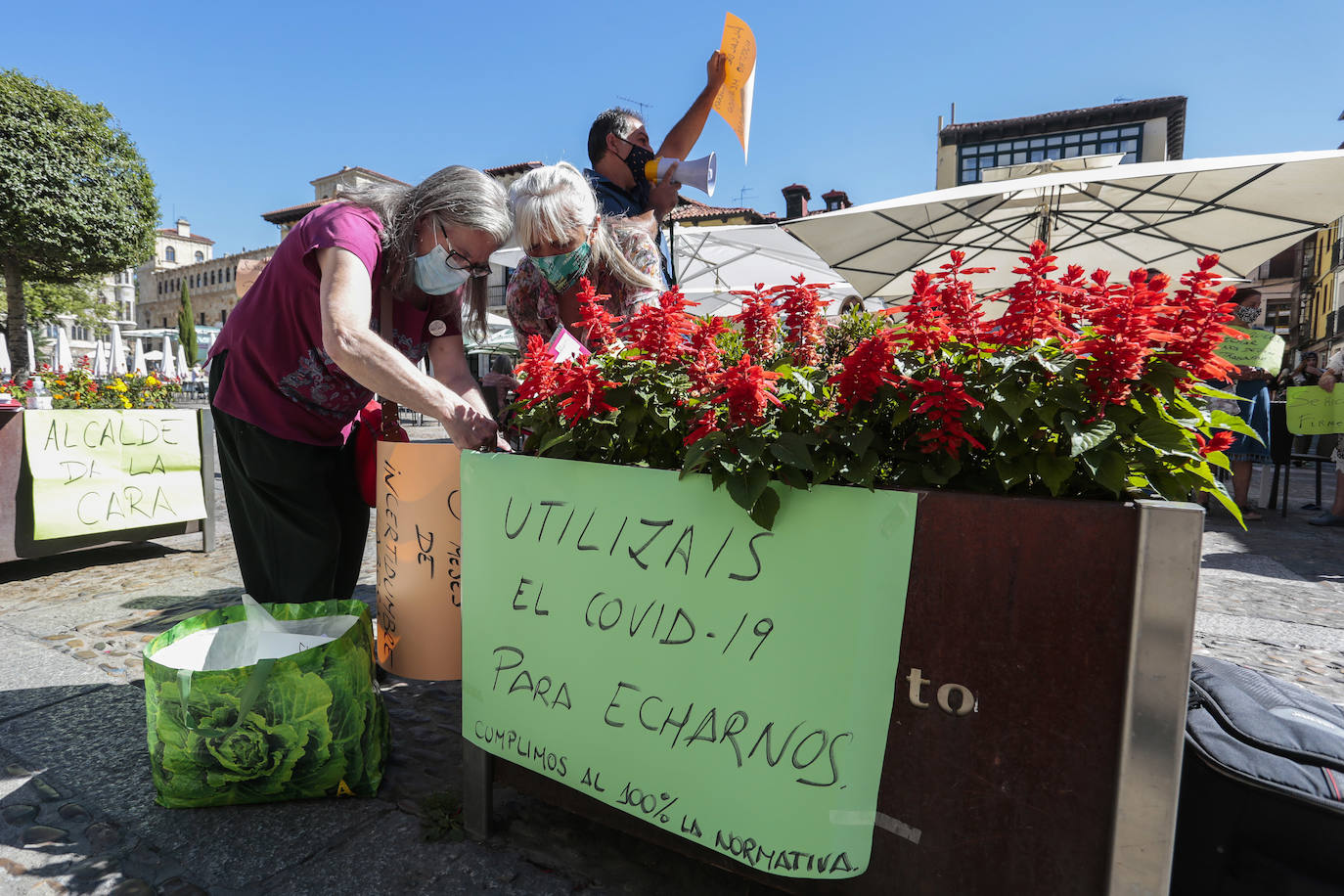 Fotos: Concentración de los vendedores ambulantes de Plegarias