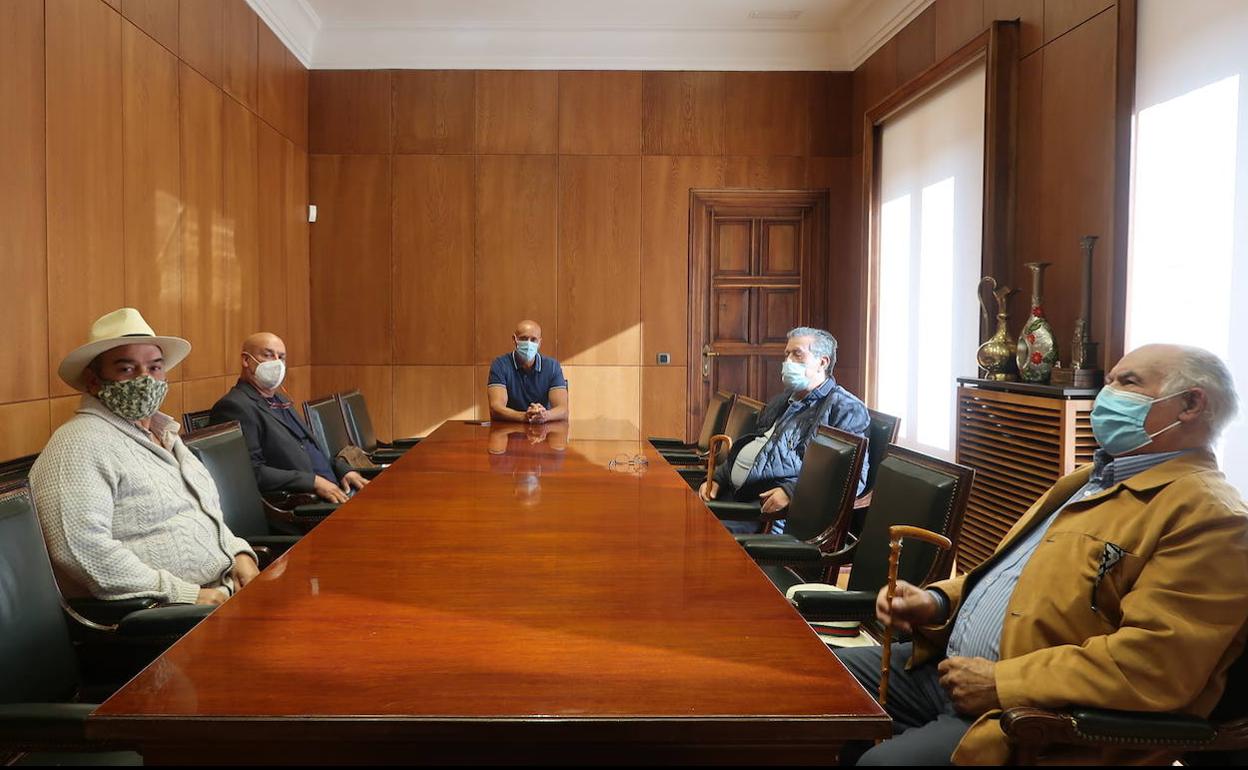 Reunión del Consejo de Gitanos con el alcalde de León.