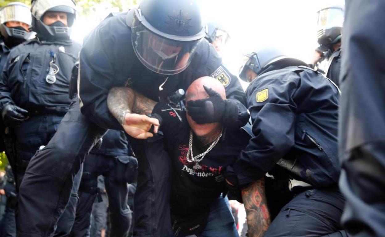 Imagen de una protesta en Berlín contra las medidas del Gobierno por el coronavirus. 