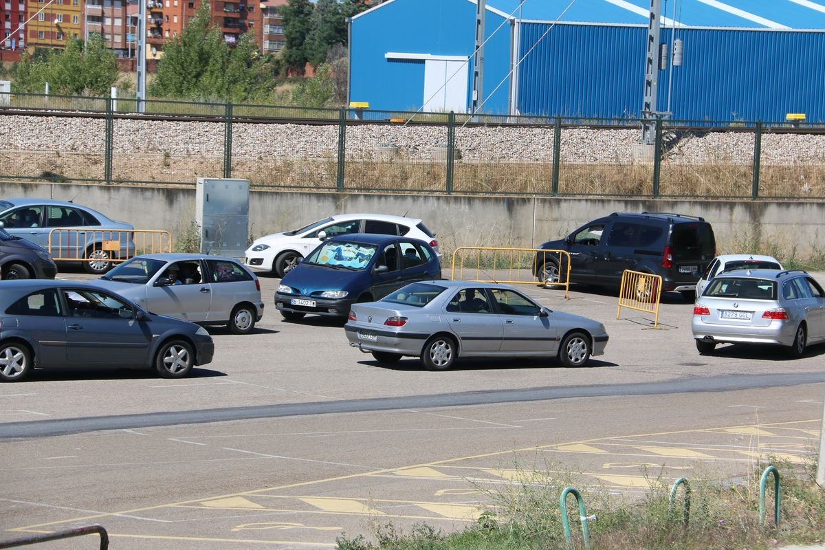 Una cola de tres horas para la prueba PCR en León