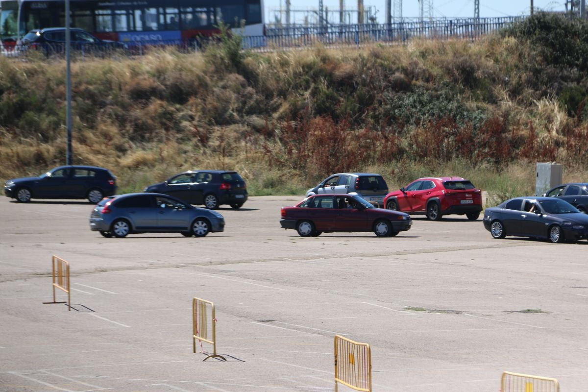 Una cola de tres horas para la prueba PCR en León