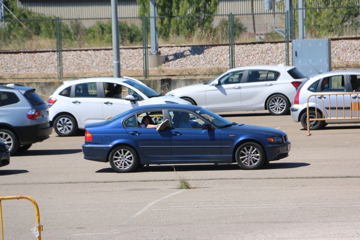 Una cola de tres horas para la prueba PCR en León