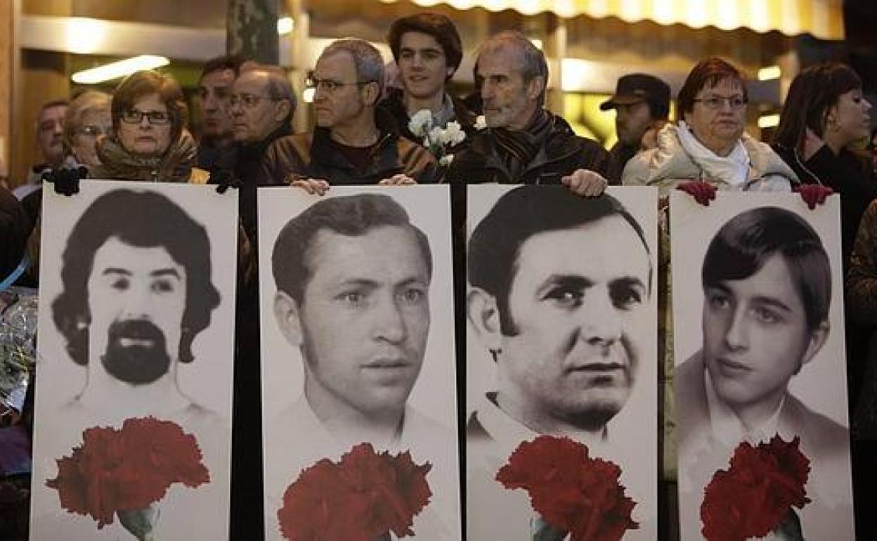 Manifestación celebrada en Vitoria en memoria de las víctimas del 3 de Marzo. 