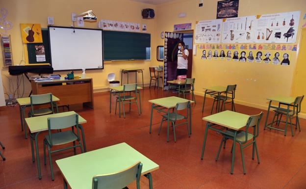 Imagen principal - Incertidumbre ante una &#039;vuelta al cole&#039; en la que padres, profesores y directores piden la reducción de las &#039;ratios&#039; en las aulas