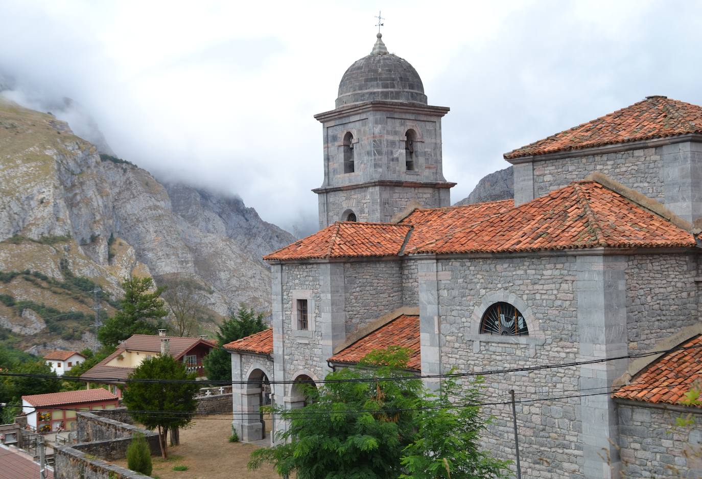 El Consorcio Provincial de Turismo y Leonoticias realizan un recorrido entre los municipios de Sajambre y Valdeón para descubri una de las joyas de la provincia a través de sus paisajes espectaculares y su arquitectura tradicional