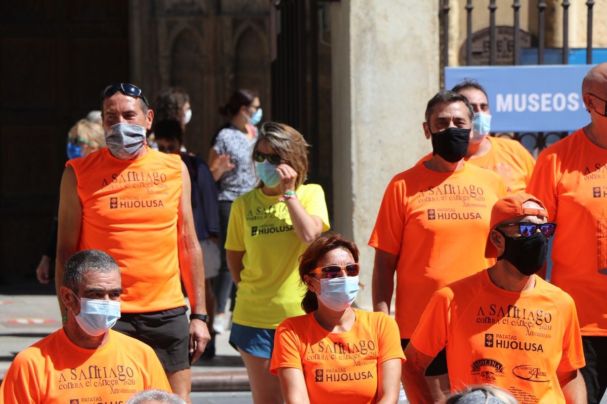 La carrera A Santiago Contra el Cáncer ha llegado este domingo a su destino, este año, sin salir de León.