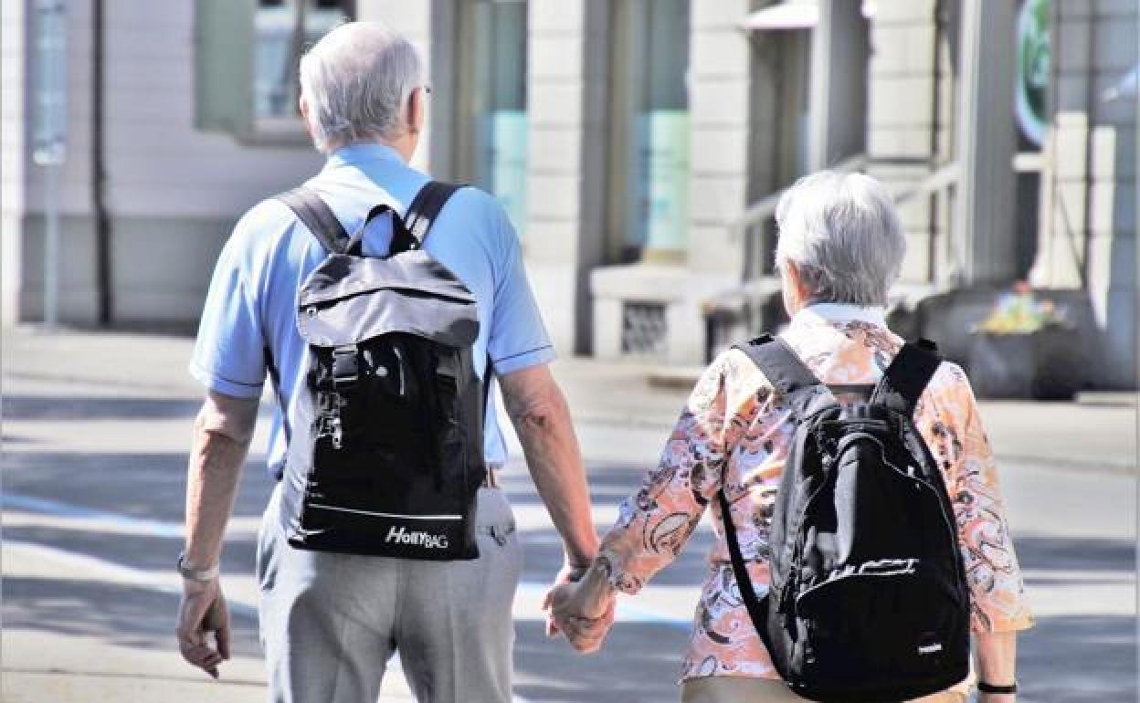 Una pareja de mayores. 