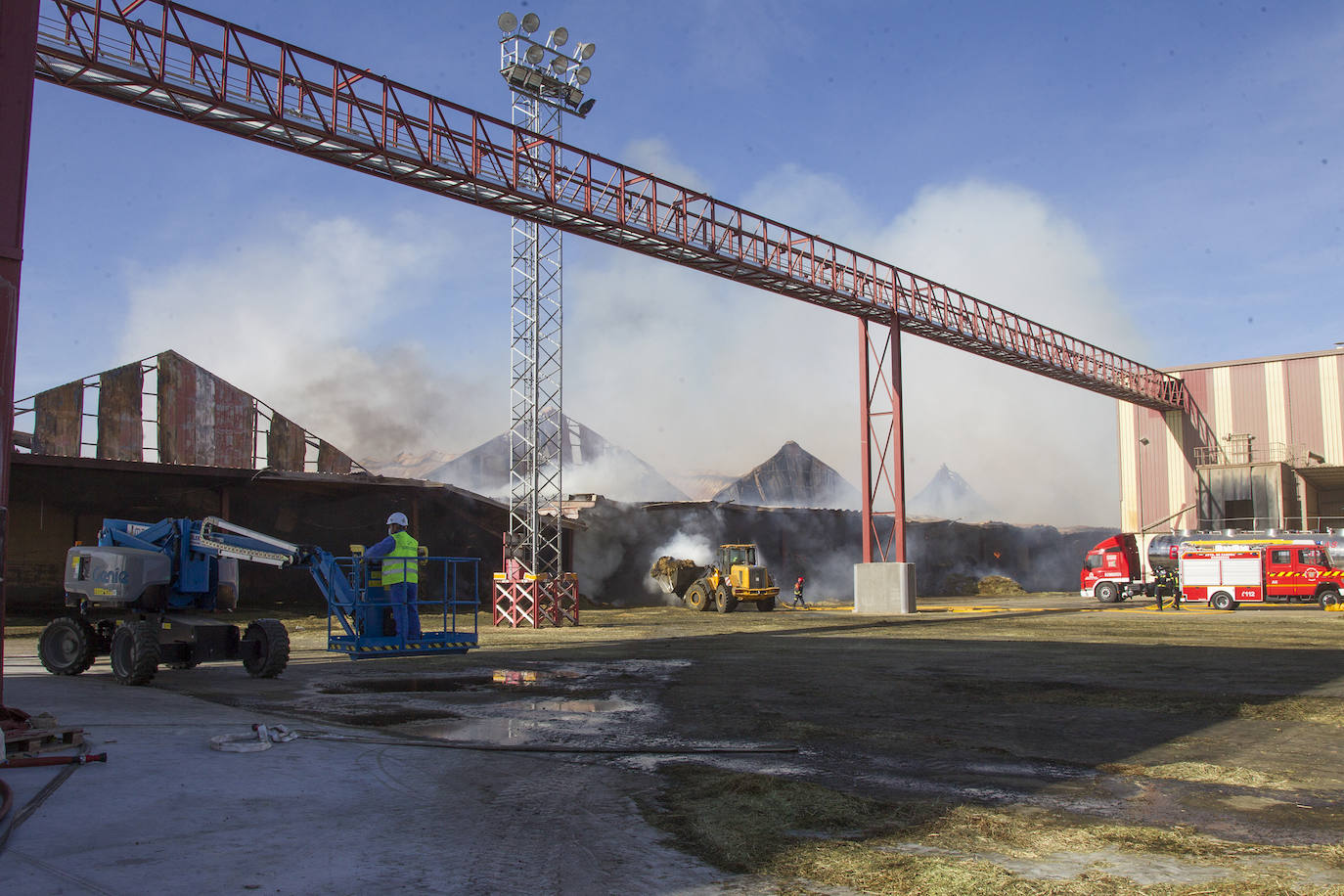 Incendio en la cooperativa Cobadu en Zamora. 