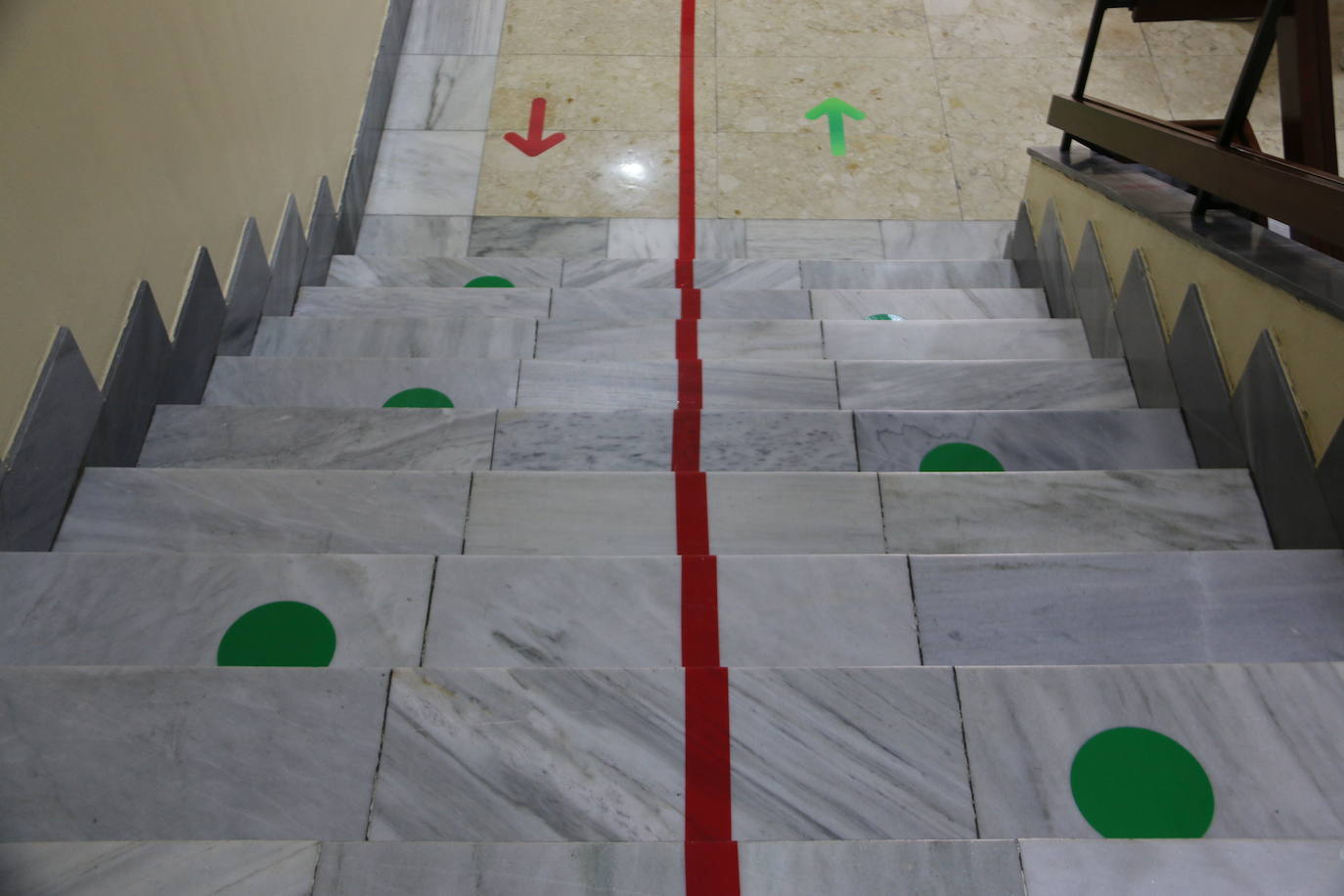 El centro educativo se prepara para que los más pequeños regresen al aula entre medidas de seguridad.