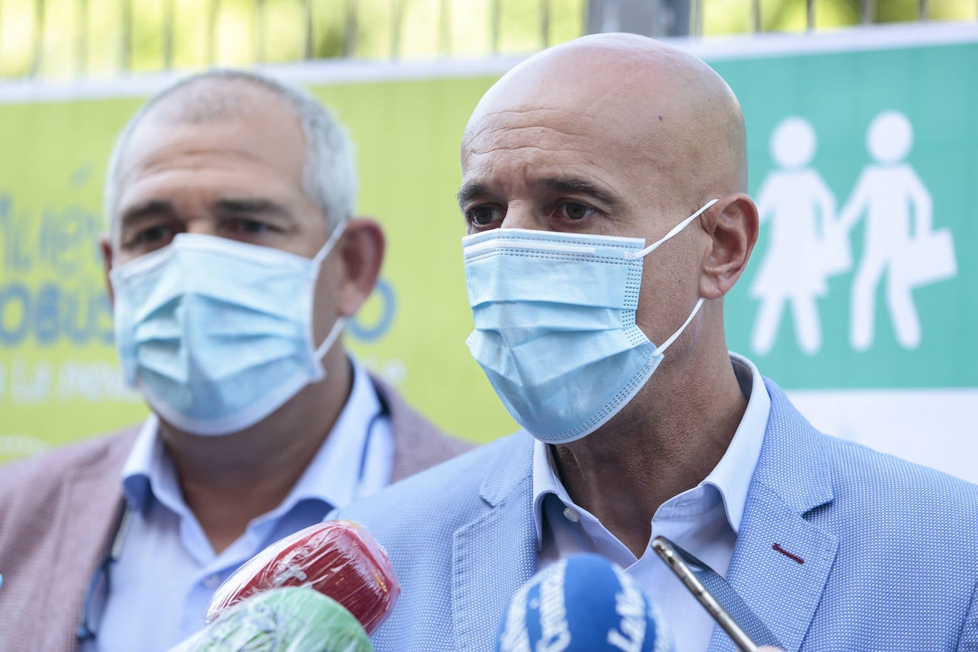 El Ayuntamiento de León presenta una iniciativa para impulsar el trayecto al colegio caminando.