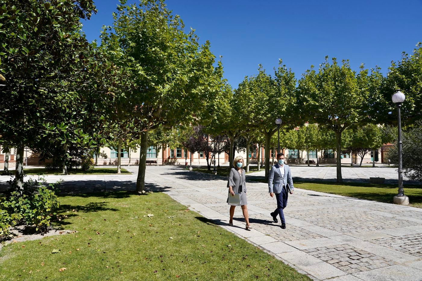 Castilla y León notificó este martes 585 casos de coronavirus, 137 más que el día anterior, con un total de 86 diagnosticados en las últimas 24 horas y con tres fallecimientos en los hospitales. En la imagen, la consejera Verónica Casado en su comparecencia.