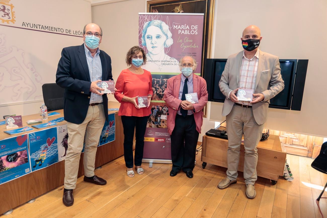 Presentación del Festival de Música Española de León y el disco 'María de Pablos: las obras orquestales'. En la presentación la directora del coro CantArte, Judit Martínez; la concejala de Acción y Promoción Cultural, Evelia Fernández; el director general de Políticas Culturales, José Ramón González y el director del festival de la Orquesta Ibérica, Miguel Fernández Llamazares.