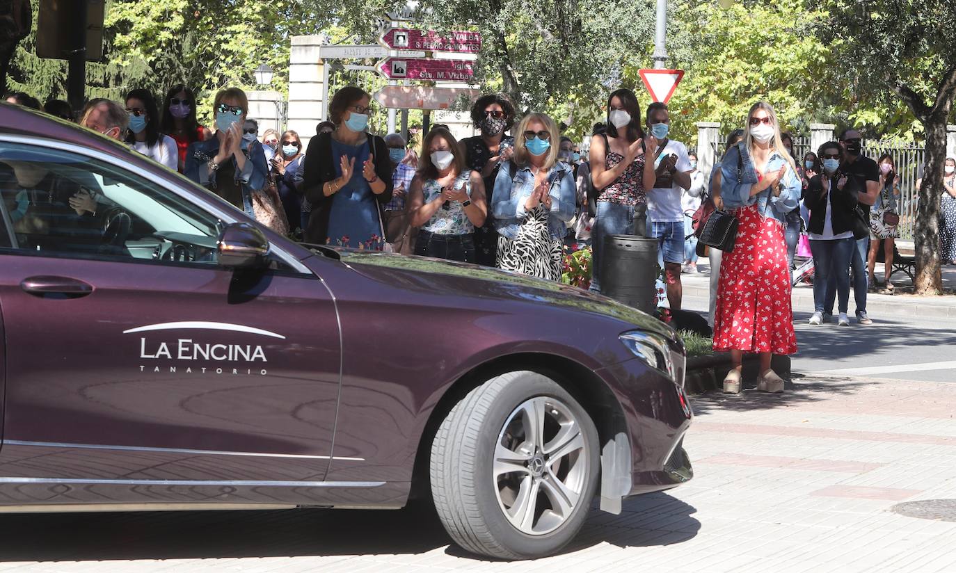 Ponferrada despide a la enfermera del hospital del Bierzo, Belén Mato, fallecida a causa del Covid-19.