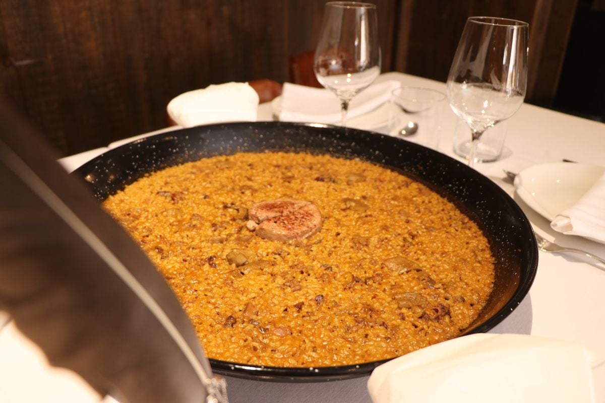 La vermutería comedor Cervantes 10 ofrece un menú de arroz de lunes a jueves.