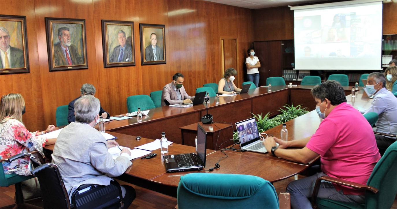 Un momento del consejo de gobierno de la ULE. 