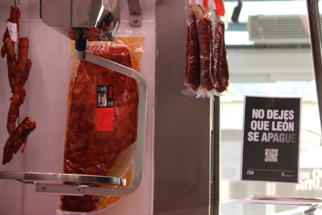 Más de la mitad de los puestos del Conde Luna permanecen cerrados y el resto esperan visibilidad y soluciones