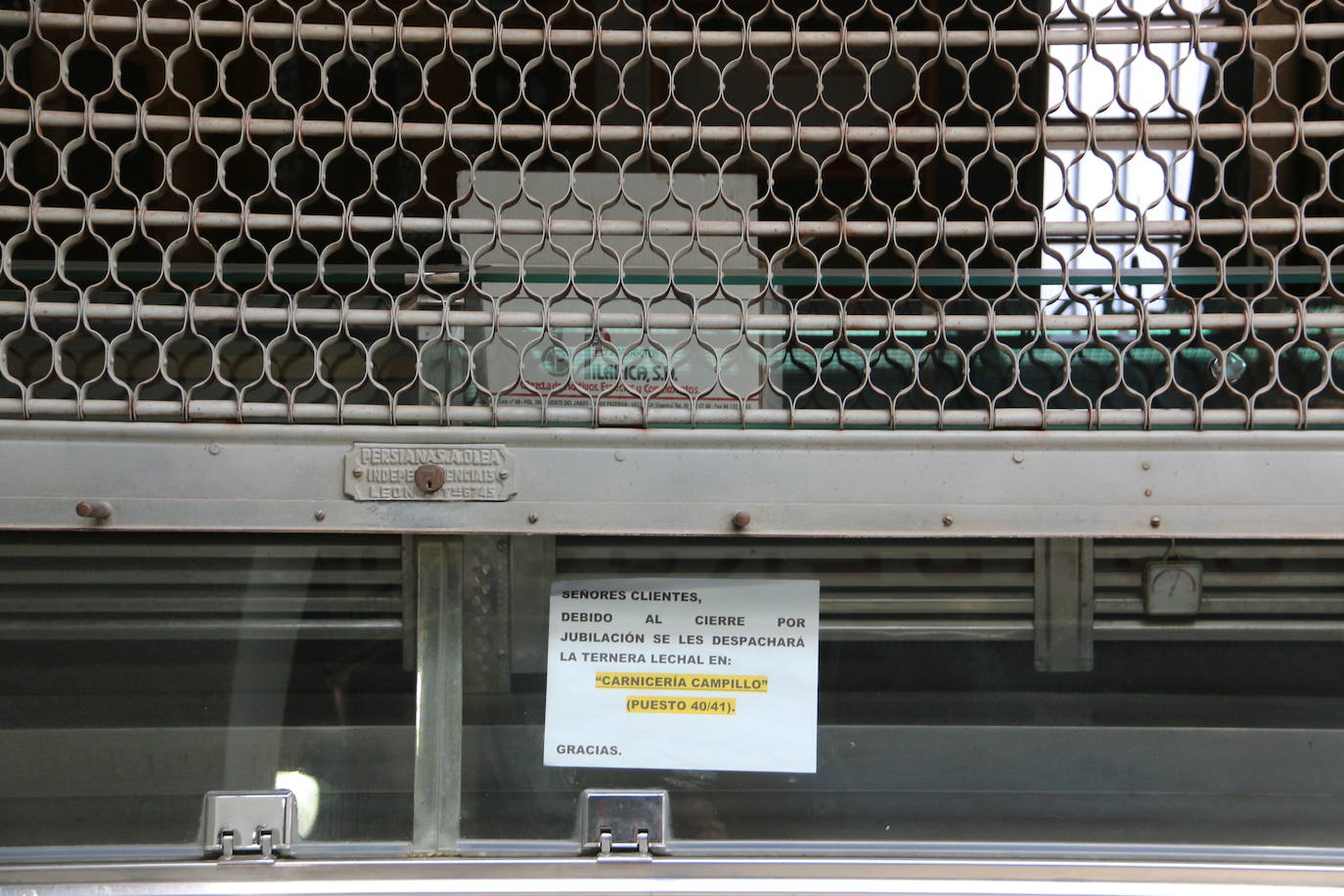 Más de la mitad de los puestos del Conde Luna permanecen cerrados y el resto esperan visibilidad y soluciones
