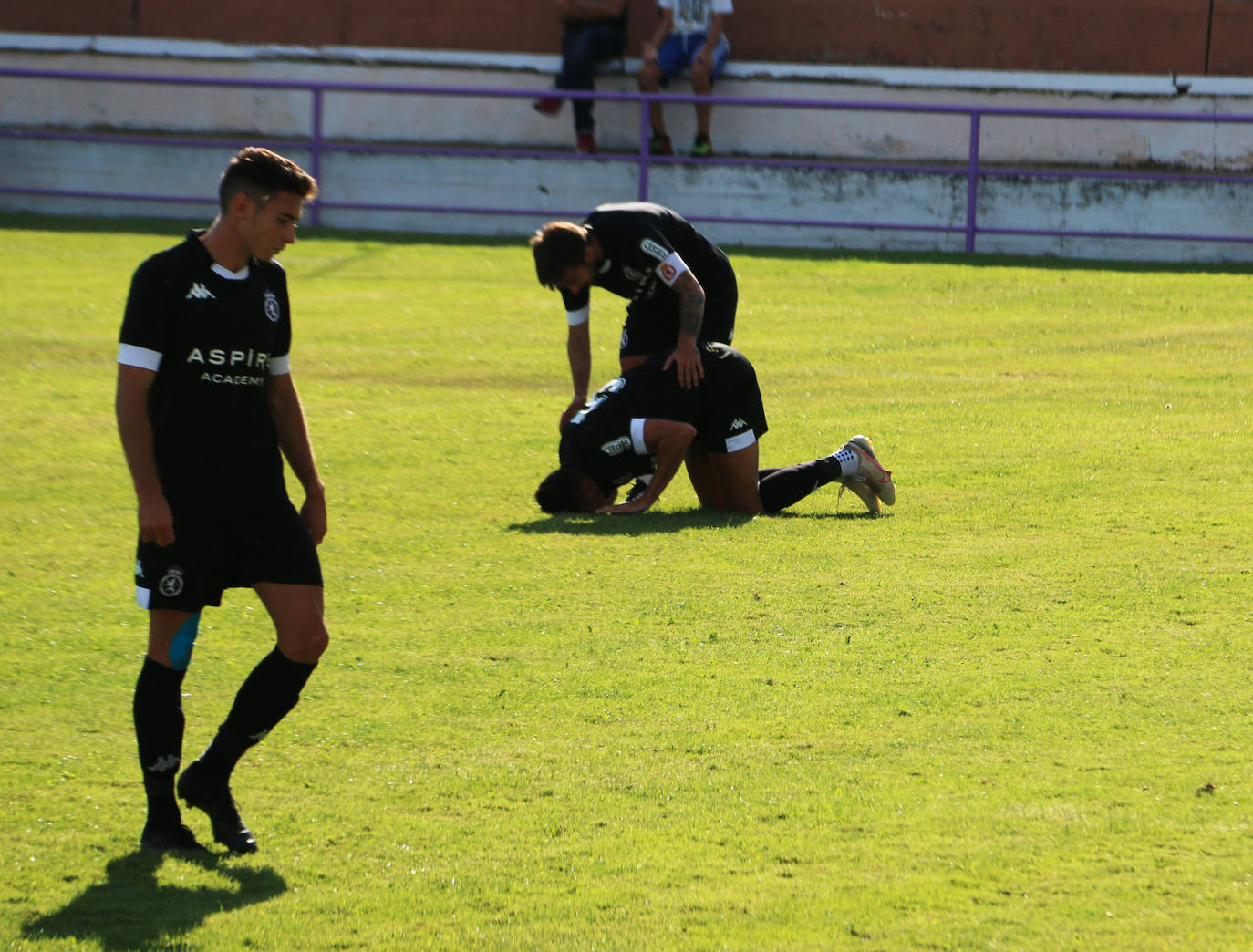 El encuentro amistoso entre los capitalinos y los bañezanos se ha saldado con un 0-5.