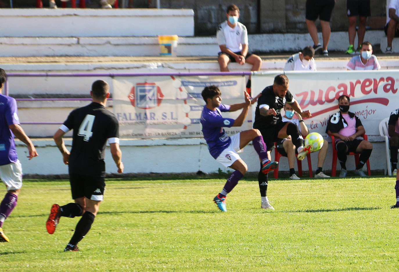 El encuentro amistoso entre los capitalinos y los bañezanos se ha saldado con un 0-5.