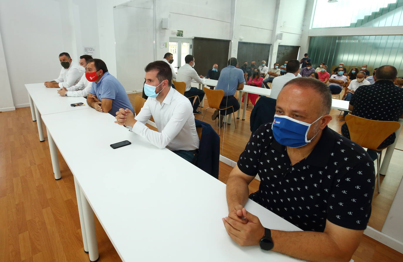 Luis Tudanca preside el encuentro con militantes en Toral de los Vados.