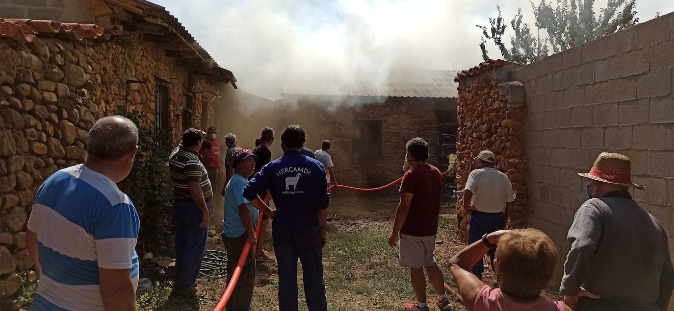 Fuego en una cocina de Nogarejas.