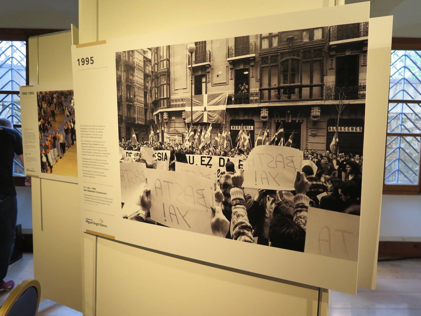 El Museo Casa Botines acoge una muestra sobre la historia del terrorismo de ETA y la repulsa ciudadana. 