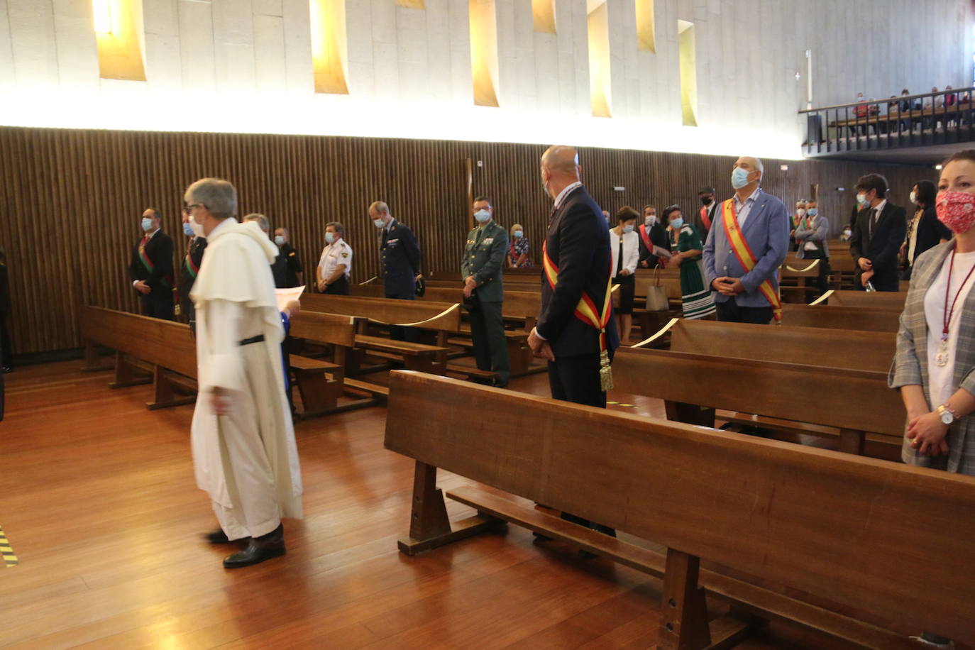 La Virgen del Camino recibe honores bajo estrictas medidas sanitarias.