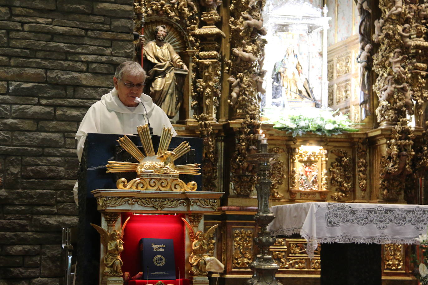 La Virgen del Camino recibe honores bajo estrictas medidas sanitarias.