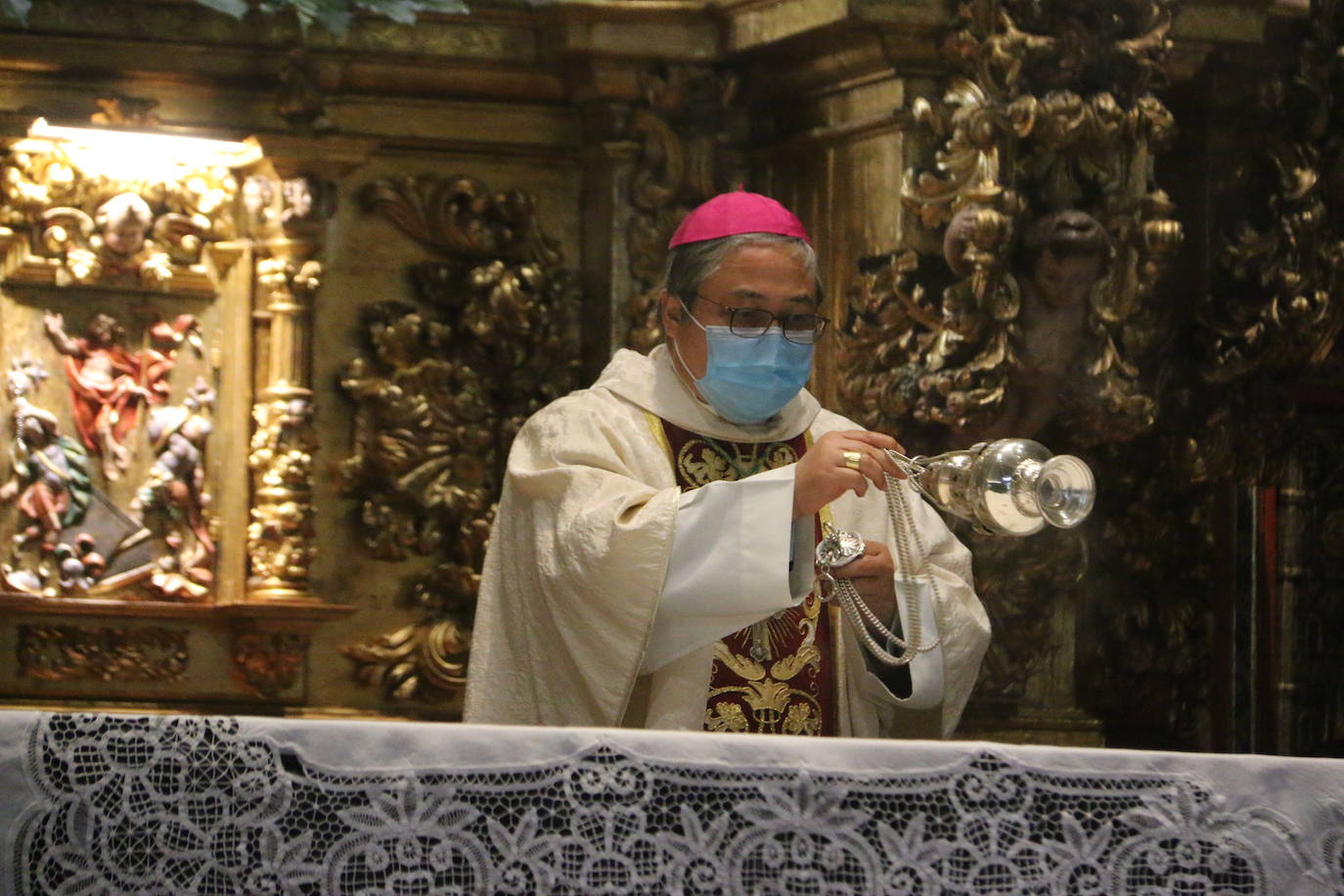 La Virgen del Camino recibe honores bajo estrictas medidas sanitarias.