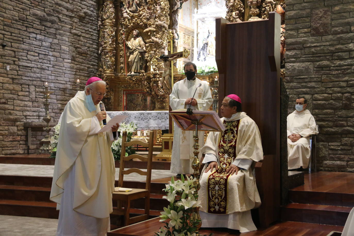 La Virgen del Camino recibe honores bajo estrictas medidas sanitarias.