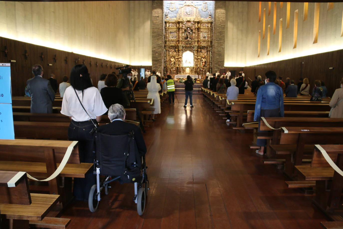 La Virgen del Camino recibe honores bajo estrictas medidas sanitarias.