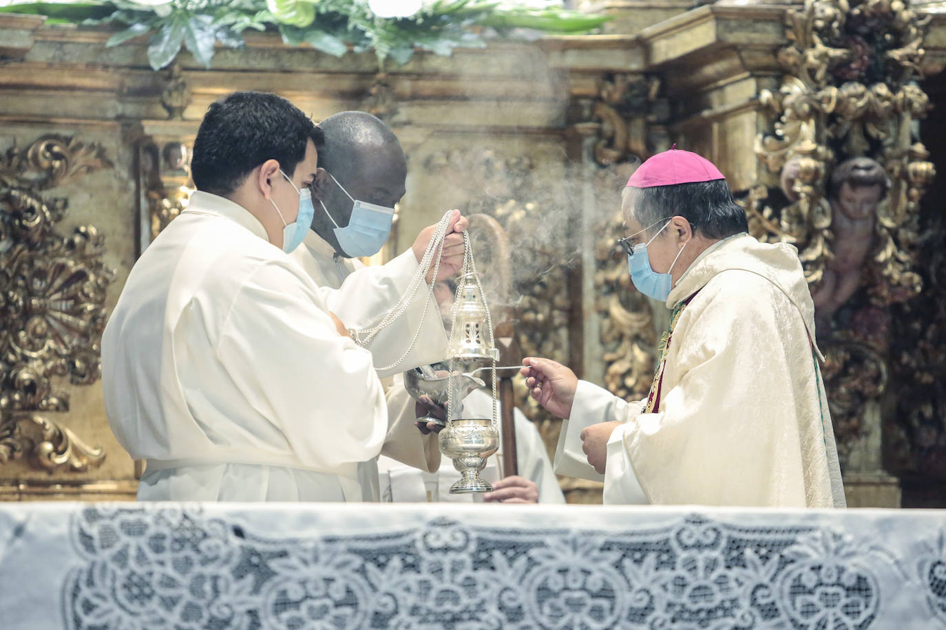 La Virgen del Camino recibe honores bajo estrictas medidas sanitarias.