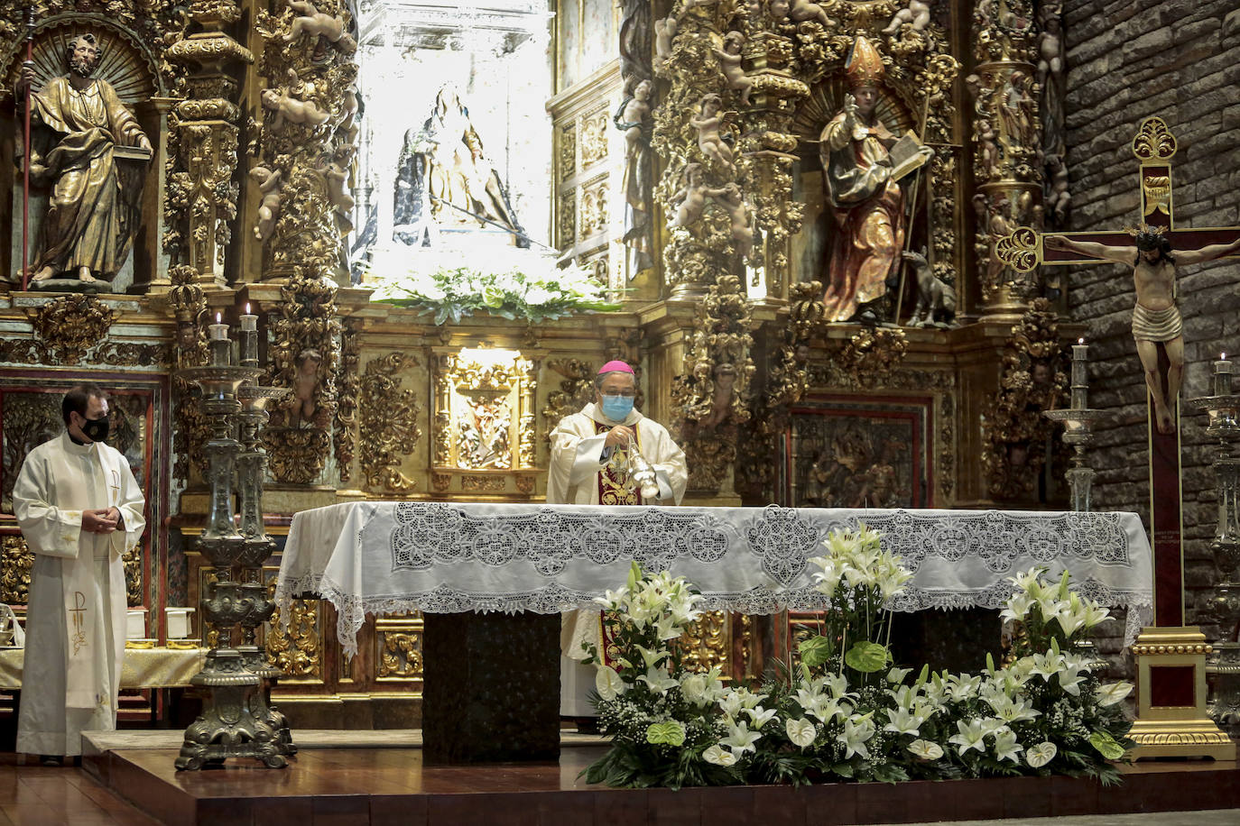 La Virgen del Camino recibe honores bajo estrictas medidas sanitarias.