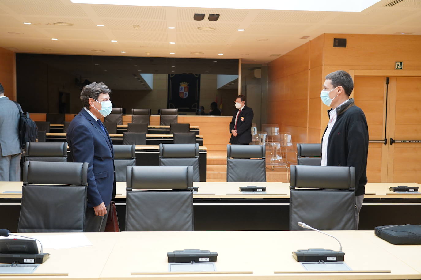 Fotos: Comparecencia del consejero de Economía y Hacienda en las Cortes