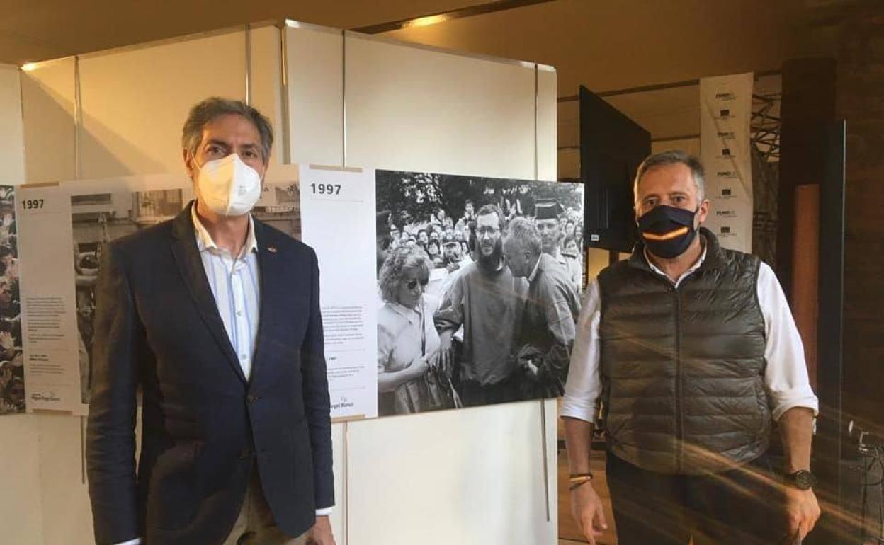 Calvo Liste en la exposición.