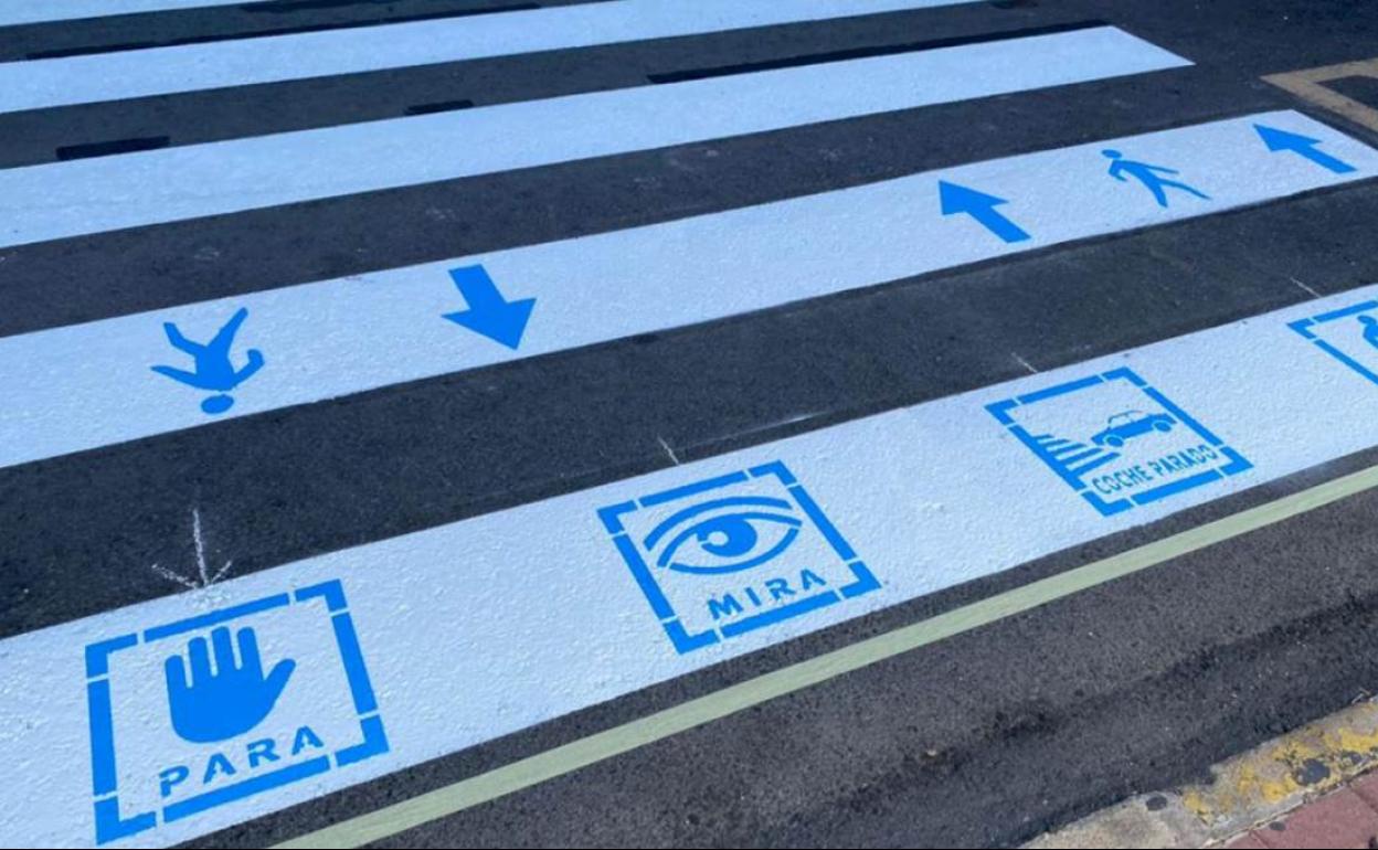 Pictogramas en un pasos de peatones.