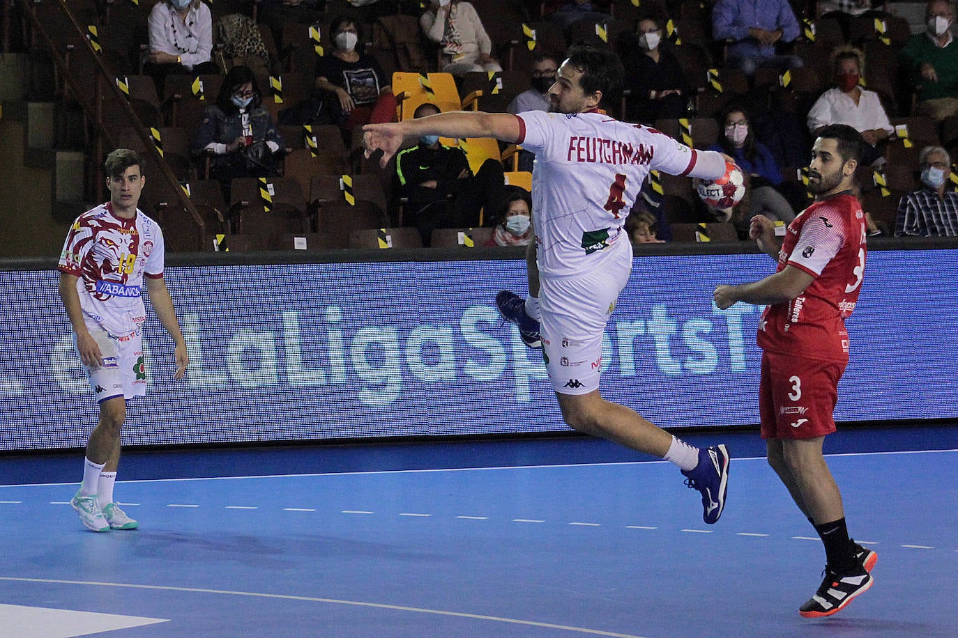 El Abanca Ademar se enfrenta al Balonmano Cuenca en un nuevo encuentro de la Liga Sacyr Asobal.