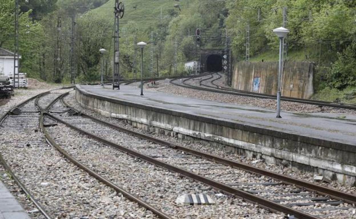 Imagen de la línea ferroviaria León-Oviedo. 