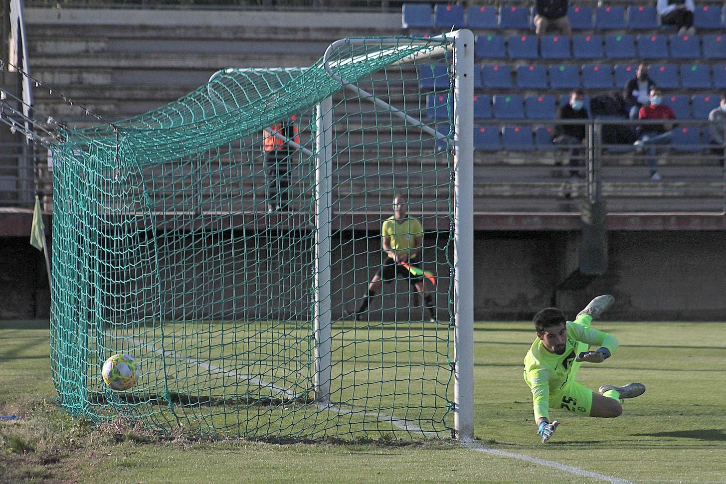 La Cultural y Deportiva Leonesa disputa un nuevo encuentro de pretemporada, en esta ocasión ante el Rayo Majadahonda. El equipo de Cabello sigue avanzando en su puesta a punto para el inicio de la campaña.